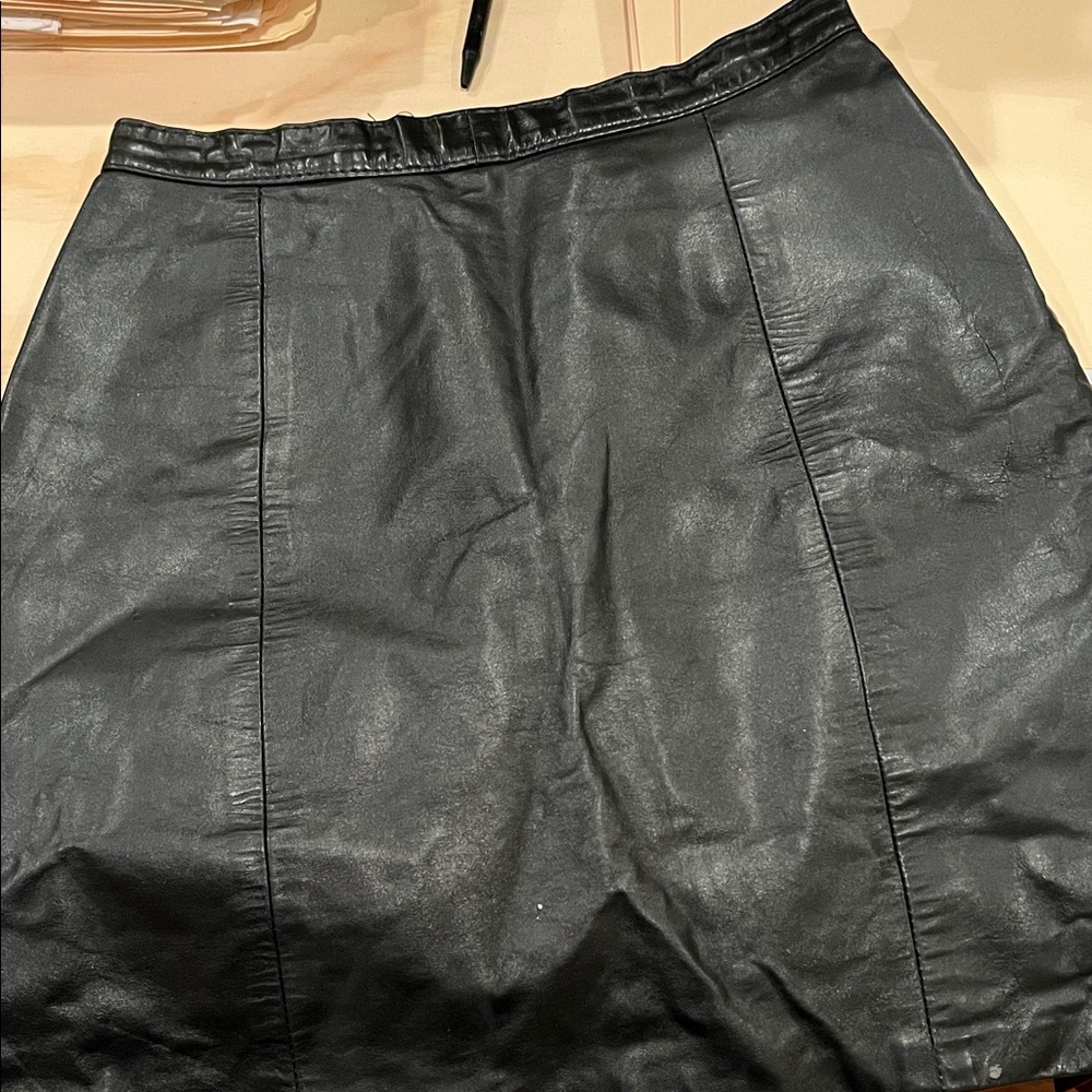 Elegant Black Leather Pencil Skirt